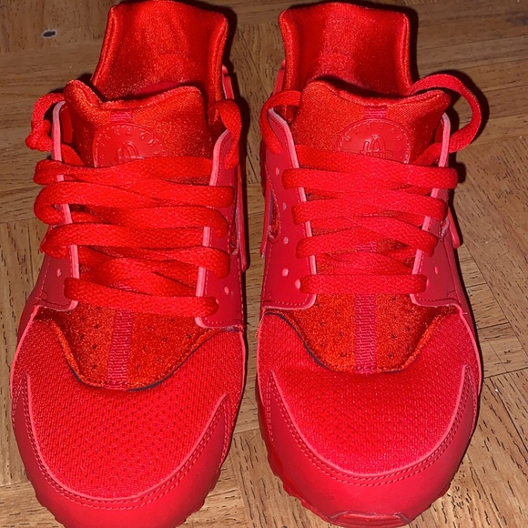 Brad new hauraches only wearer once ! Size 7 youth - Picture 1 of 4